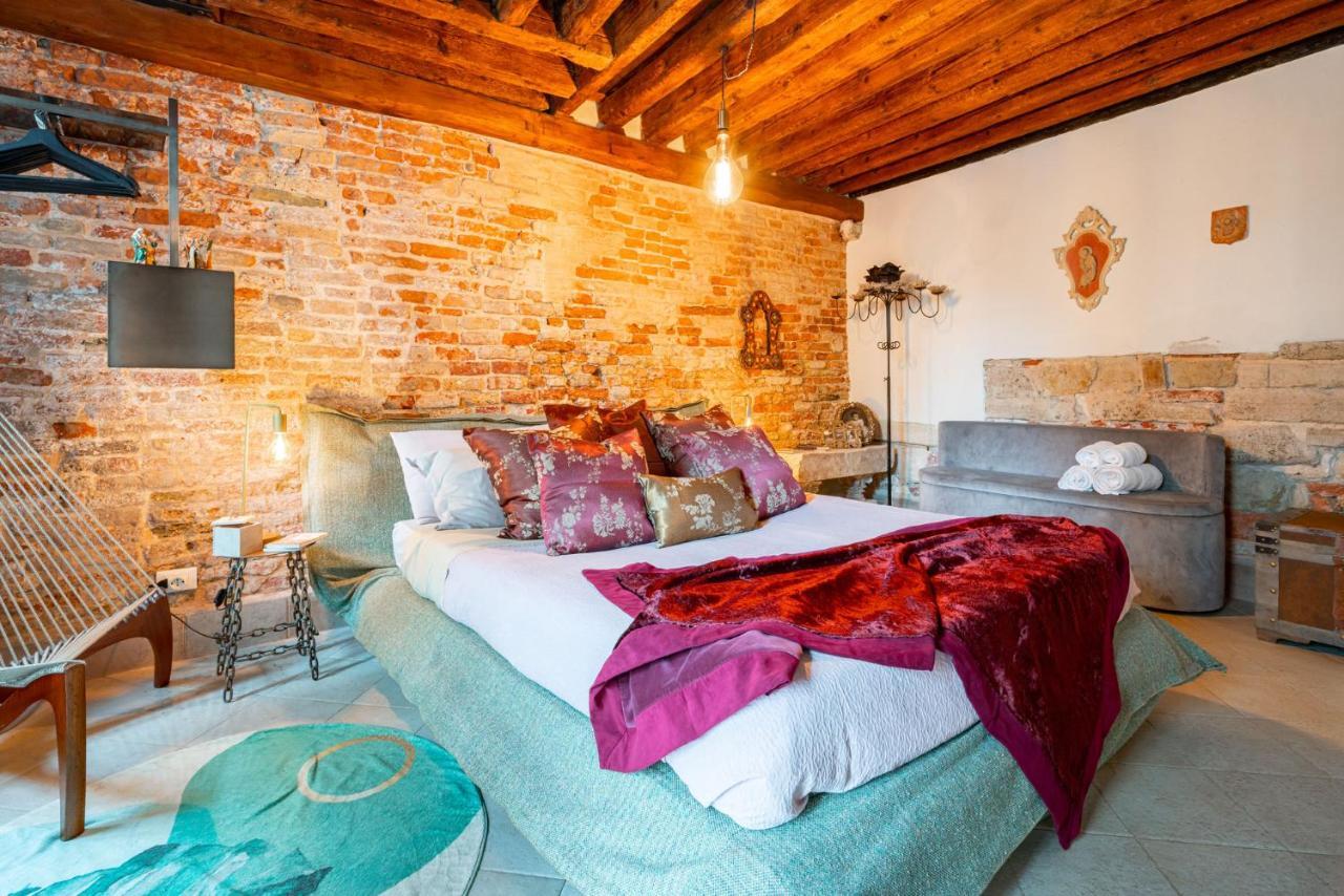 Casa Manina Sul Ponte - Your Private Canal View Venedig Exteriör bild
