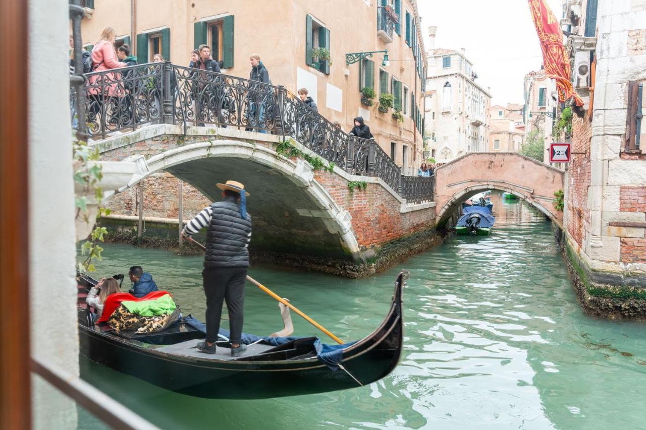 Casa Manina Sul Ponte - Your Private Canal View Venedig Exteriör bild