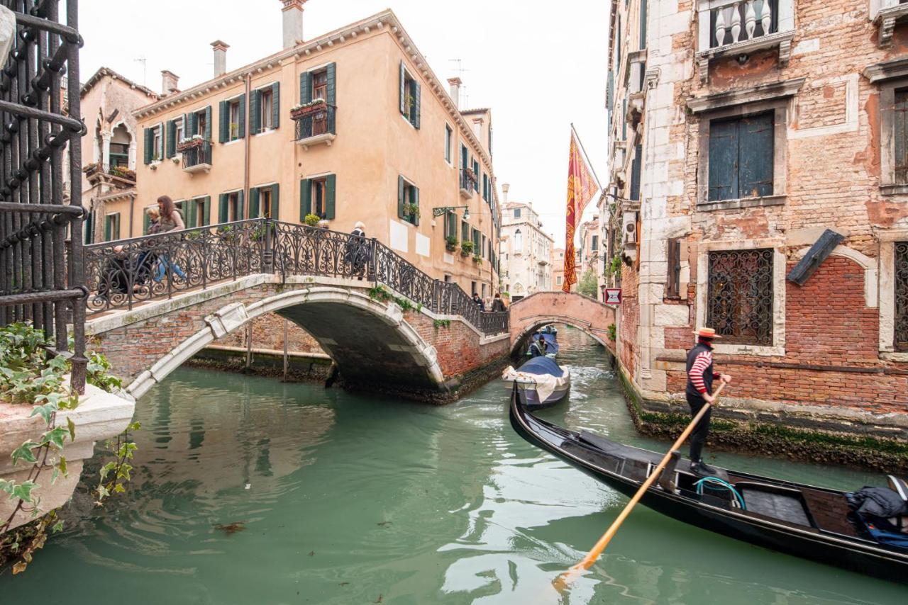 Casa Manina Sul Ponte - Your Private Canal View Venedig Exteriör bild