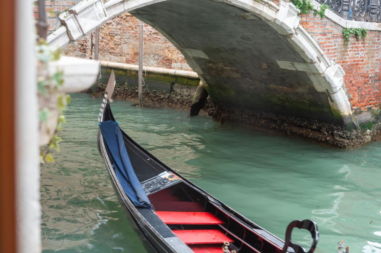 Casa Manina Sul Ponte - Your Private Canal View Venedig Exteriör bild